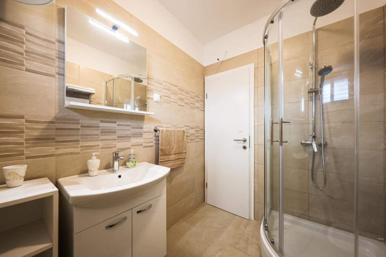 Apartment Puntamika Villa De Rosa - Ground Floor Zadar Ngoại thất bức ảnh